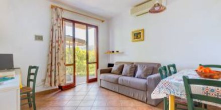Charmantes Apartment mit Pool und Garten 