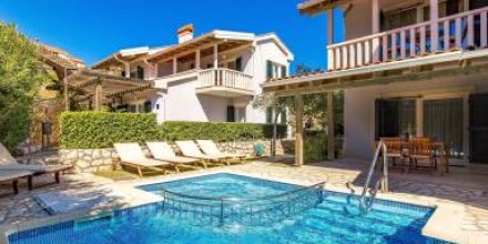 Ferienwohnung mit Terrasse, beheiztem Pool und Garten