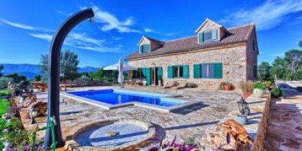 Villa mit Sauna, privatem Pool und Grill 