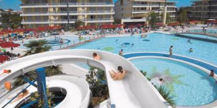 Kinderfreundliche Wohnung mit Garten, Terrasse und Pool