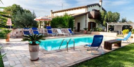Ferienhaus mit Terrasse, Garten und Pool 