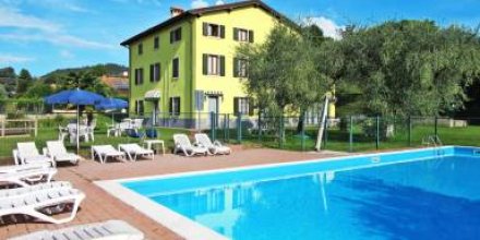 Apartment mit Pool, Garten und Grill 