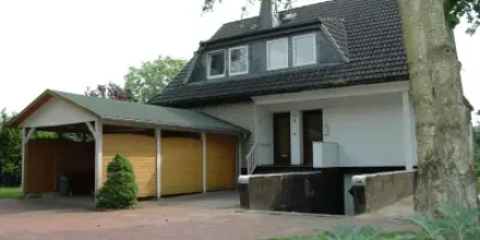 Voll ausgestattetes gemütliches Ferienhaus mit Terrasse, Grill und Garten 