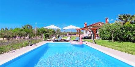 Voll ausgestattetes Ferienhaus mit privatem Pool, Grill und Whirlpool