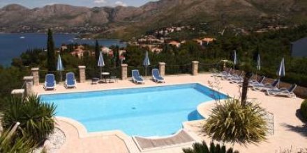 Apartment mit Pool und Grill