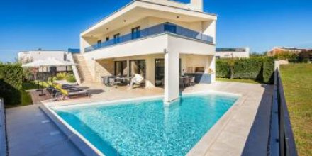 Villa mit Terrasse, Garten und Grill 