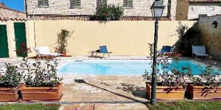 Ferienhaus mit Garten und Pool