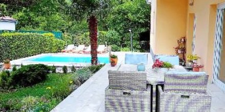 Voll ausgestattetes Ferienhaus mit Grill, Terrasse und privatem Pool 
