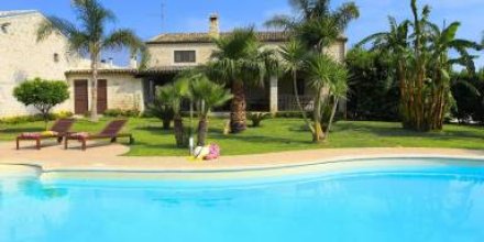 Voll ausgestattetes Ferienhaus mit Grill und privatem Pool