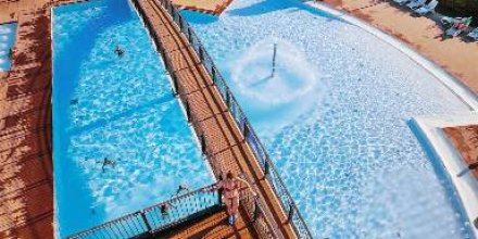 Leuchtende Wohnung mit Pool