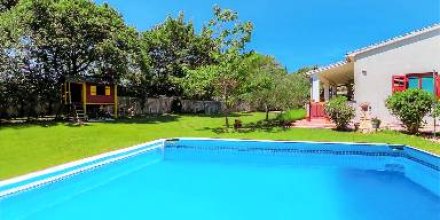 Voll ausgestattetes Ferienhaus mit privatem Pool, Grill und Terrasse
