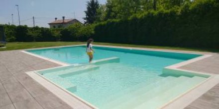 Kinderfreundliche schöne Villa mit Garten, Pool und Grill 