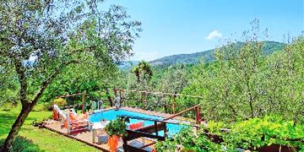 Villa mit Grill, Terrasse und privatem Pool 