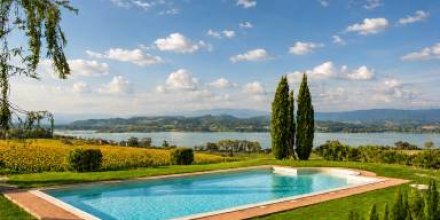 Familienorientiertes charmantes Ferienhaus mit Terrasse, Garten und Pool 