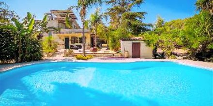Voll ausgestattete wunderschöne Ferienwohnung mit Terrasse, Pool und Garten