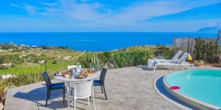 Villa mit Terrasse, Grill und Garten