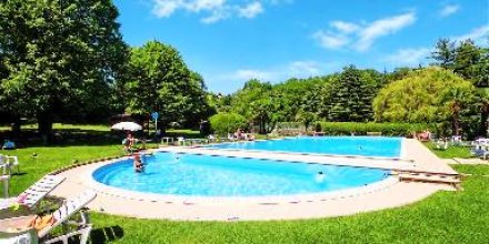 Ferienhaus mit Pool, Garten und Grill
