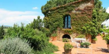 Ferienhaus mit Terrasse, privatem Pool und Garten
