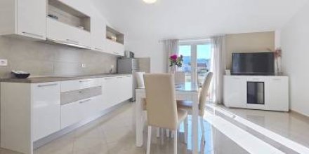 Apartment mit Pool 