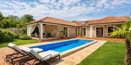 Villa mit Grill, privatem Pool und Garten