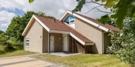 Ferienhaus mit Garten, Whirlpool und Pool