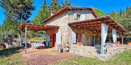 Villa mit privatem Pool, Terrasse und Grill 