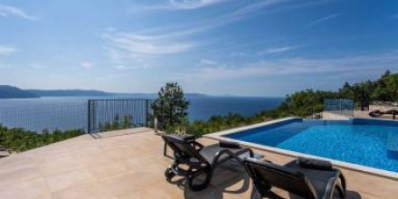 Ferienhaus mit Garten, Pool und Sauna 