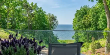 Apartment mit Pool, Terrasse und Grill 