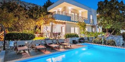 Villa mit Whirlpool, Grill und privatem Pool 