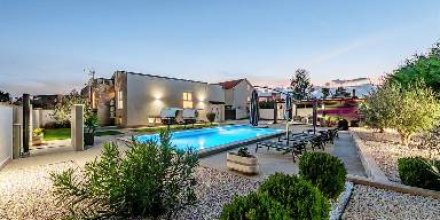 Kinderfreundliche großzügige Villa mit Grill, Terrasse und Garten