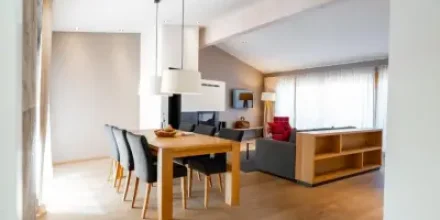 Familienorientiertes tolles Serviced Apartment mit Garten, Pool und Sauna 