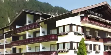 Apartment mit Pool, Garten und Whirlpool