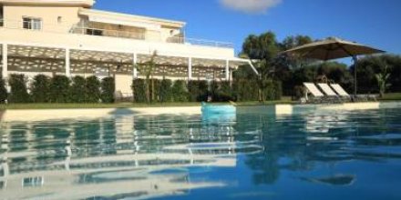Serviced Apartment mit Garten, Pool und Terrasse