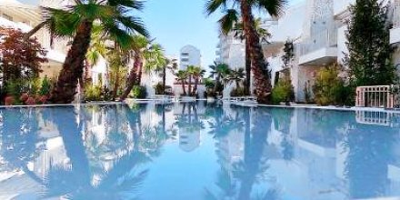 Wohnung mit privatem Pool und Garten